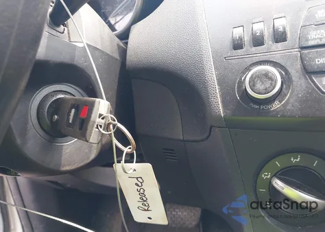 2013 Mazda Mazda3 I Sport z USA, uszkodzony, nr VIN JM1BL1UP4D1790142